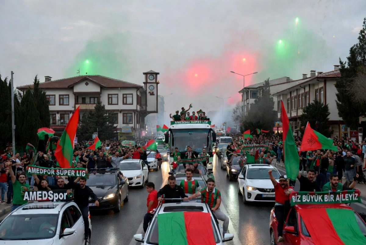 Amedspor Tarihi Başarıya İmza Attı! 3-3&rsquo;l&uuml;k Berabere ile S&uuml;per Lig&rsquo;e Y&uuml;kseldi