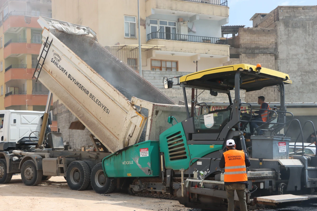 Şanlıurfa&rsquo;da Yeni Yol Projesinde Asfalt Serimi Start Aldı